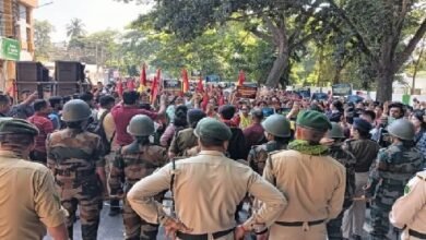 Photo of रॉकर शारिक टिपरा मठ ने पुराने महल के संरक्षण की मांग को लेकर अगरतला के वीआईपी रोड पर विरोध प्रदर्शन किया।