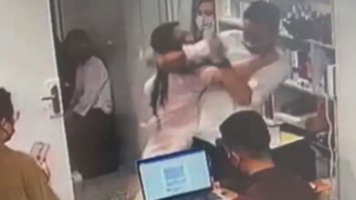 Photo of एक डॉक्टर पर बेटी के हमले पर मुख्यमंत्री ने मांगी माफी