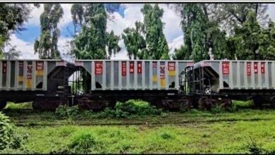 Photo of श्री अश्विनी वैष्णव ने भुवनेश्वर रेलवे स्टेशन पर भारत के पहले एल्युमिनियम फ्रेट रेक – 61 बीओबीआरएनएएलएचएसएम1 का उद्घाटन किया