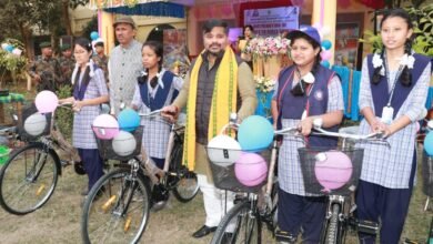Photo of चौधरी बाड़ी हायर सेकेंडरी स्कूल की छात्राओं के बीच साइकिल का वितरण, जीवन में प्रतिस्पर्धा की सोच रखने वाले विद्यार्थी आगे बढ़ने की जरूरत: सूचना एवं संस्कृति मंत्री