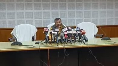 Photo of शिक्षा मंत्री ने एक प्रेस कांफ्रेंस में 18 लोगों को असिस्टेंट प्रोफेसर के पद का ऑफर दिया है