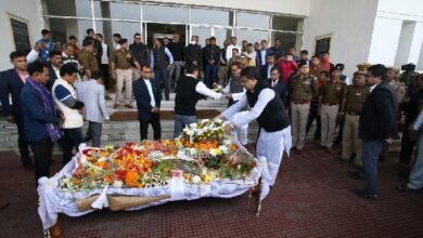 Photo of दिवंगत राजस्व मंत्री नरेंद्र चंद्र देववर्मा का राजकीय सम्मान के साथ अंतिम संस्कार किया गया