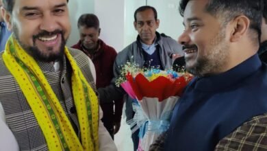 Photo of एमबीबी हवाईअड्डे पर पत्रकारों से बातचीत के दौरान केंद्र सरकार राज्य के आठ जिलों में इनडोर स्टेडियम बनाने में मदद करेगी: केंद्रीय खेल मंत्री