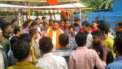 Photo of सत्ता पक्ष के बूथ कार्यालय को फिर से उपद्रवियों ने फूंक दिया