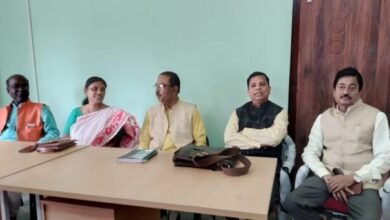 Photo of आतंकवादी गतिविधियां बढ़ाकर प्रदेश की जनता को गुमराह करने का प्रयास कर रहे हैं कम्युनिस्ट व कांग्रेस : राजीव भट्टाचार्य