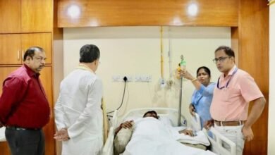 Photo of मुख्यमंत्री बीमार मंत्री सुशांत चौधरी को देखने गए थे