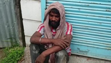 Photo of चोर होने के संदेह में व्यक्ति का स्थानीय लोगों ने सिर मुंडवा दिया