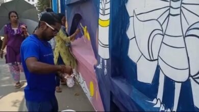 Photo of जी20 : अगरतला पुर निगम जी20 की पहल के तहत शहर की विभिन्न दीवारों में वॉल पेंटिंग का काम चल रहा है।