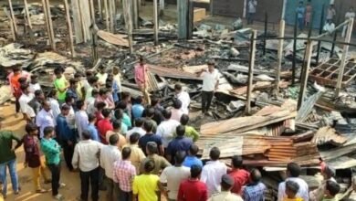 Photo of राजनीतिक बदले की आग में 19 दुकानें जलकर राख हो गईं