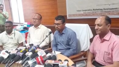 Photo of आदिवासी वर्गों के अकुशल कारीगरों को आत्मनिर्भर बनाने की पहल की गई है: पश्चिम त्रिपुरा जिले के जिलाधिकारी