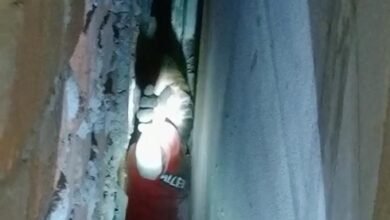Photo of चोर बिल्डिंग के बीचोबीच फंस गया