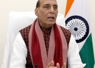 Photo of रक्षा मंत्री ने टेरीटोरियल आर्मी की महिला अधिकारियों की नियंत्रण रेखा पर तैनाती को मंजूरी दी