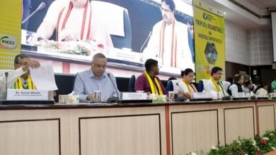 Photo of प्रज्ञा भवन में उद्योग में निवेश के अवसरों पर गोलमेज बैठक में मुख्यमंत्री, आने वाले दिनों में त्रिपुरा बनेगा बिजनेस का हब