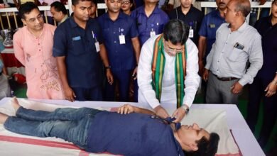 Photo of अखिल भारतीय बैंक अधिकारी परिसंघ द्वारा आयोजित रक्तदान शिविर में मुख्यमंत्री, गंभीर रूप से बीमार मरीज की जान बचाने के लिए रक्तदान बहुत जरूरी है