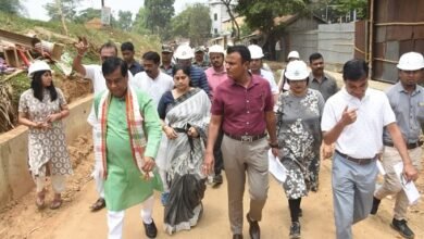Photo of हावड़ा नदी विकास परियोजना, मेयर दीपक मजूमदार ने क्षेत्र में नदी बांध के निर्माण का दौरा किया