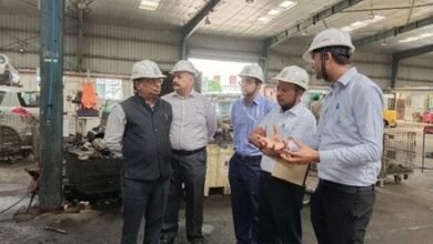 Photo of इस्पात मंत्रालय के सचिव और एमएसटीसी लिमिटेड के सीएमडी ने महिंद्रा एमएसटीसी रिसाइक्लिंग प्राइवेट लिमिटेड (एमएमआरपीएल) की ‘अत्याधुनिक’ वाहन स्क्रैपिंग सुविधा का निरीक्षण किया