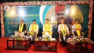 Photo of इंडियन डेंटल एसोसिएशन की त्रिपुरा शाखा ने मुख्यमंत्री को किया सम्मानित, जनता के साथ मिलकर समाज और देश के लिए काम करें डॉक्टर : मुख्यमंत्री