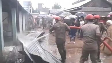 Photo of शनिवार सुबह बाबूबाजार में अगलगी में 25 दुकानें जलकर राख हो गईं