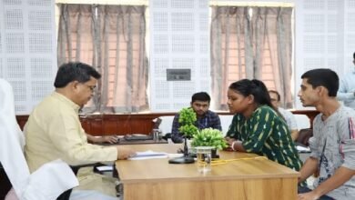 Photo of कैंसर से पीड़ित दीपंकर सरकार को मुख्यमंत्री ने उनके कैंसर के इलाज की व्यवस्था करने का आदेश दिया है