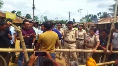 Photo of सड़क सुधार की मांग गंधाछारा-रहस्याबाड़ी सड़क अवरोध