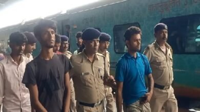 Photo of रेल से राज्य के बाहर गांजे की तस्करी, सात गिरफ्तार