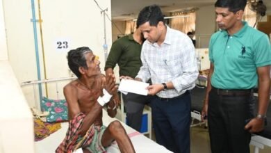 Photo of मंत्री सुधांशु दास ने रथ दुर्घटना में घायल पांच परिवारों को आर्थिक सहायता सौंपी