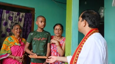 Photo of कुमारघाट पर उल्टी रथ यात्रा के दौरान करंट लगने से मरे लोगों के परिजनों को आर्थिक सहायता