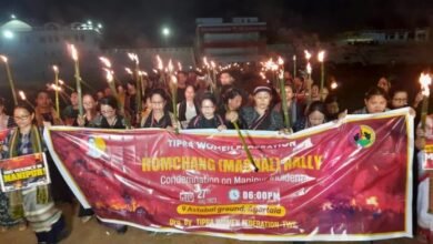 Photo of मणिपुर में हुए दंगों के विरोध में टिपरा महिला फेडरेशन का मशाल जुलूस