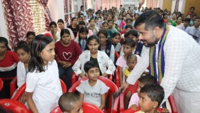 Photo of घरेलू विद्यार्थियों के बीच शैक्षणिक सामग्री का वितरण, वर्तमान सरकार घरेलू विद्यार्थियों के कल्याण के लिए तत्पर: खाद्य मंत्री