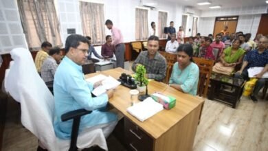 Photo of मुख्यमंत्री ने संबंधित सचिवों को कदमतली पापड़ी साहा और सुमन पोद्दार के पुत्र मुख्यमंत्री समीपेशु के इलाज में आवश्यक सहायता प्रदान करने का निर्देश दिया