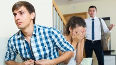 Photo of युवक ने स्थानीय लोगों का मुंह बंद करने के लिए अपनी पत्नी को उसके प्रेमी को सौंप दिया