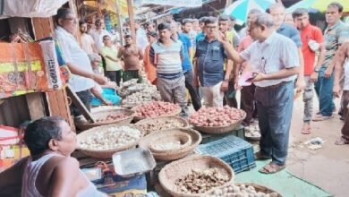 Photo of नियमित बाजार परिचालन के बावजूद अनुमंडल प्रशासन प्याज की कीमत पर नियंत्रण नहीं कर पा रहा है