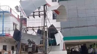 Photo of तेज हवाओं से बिजली के ट्रांसफार्मर क्षतिग्रस्त हो गए