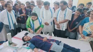 Photo of मेयर दीपक मजूमदार ने छात्राओं से रक्तदान के लिए आगे आने का आह्वान किया