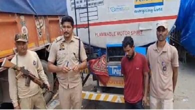 Photo of त्रिपुरा सीमा पार करने के बाद चुराइबारी निगरानी चौकी पर गांजा लदे वाहन को रोका गया