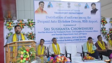 Photo of एमबीबी हवाई अड्डे पर प्रीपेड ऑटो चालकों की वर्दी, पर्यटन उद्योग का विकास परिवहन सेवाओं पर निर्भर: परिवहन मंत्री