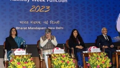 Photo of केंद्रीय रेल मंत्री श्री अश्विनी वैष्णव ने भारत मंडपम में ‘अति विशिष्ट रेल सेवा पुरस्कार’ प्रदान किया