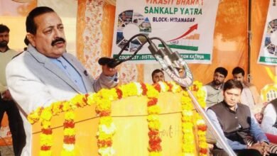 Photo of डॉ. जितेंद्र सिंह ने विकसित भारत संकल्प यात्रा को अपनी तरह की प्रथम विशेष पहल और आम आदमी की आकांक्षाओं को घर के द्वार पर ही पूरा करने का एक साधन बताते हुए कहा है कि पहले के समय में नागरिक सरकार के पास जाते थे और अब, सरकार उनके दरवाजे पर पहुंचती है