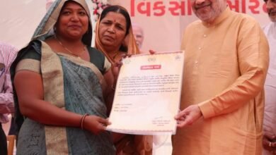 Photo of केन्द्रीय गृह एवं सहकारिता मंत्री श्री अमित शाह ने आज गुजरात के साणंद में विकसित भारत संकल्प यात्रा को संबोधित किया