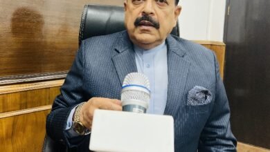 Photo of उधमपुर-कठुआ-डोडा लोकसभा क्षेत्र के दूर-दराज के क्षेत्रों में अब तक लगभग 13,000 मरीजों को “डॉक्टर ऑन व्हील्स”, द्वारा उपचार प्रदान किया गया, जो अपनी तरह का पहला, अत्याधुनिक, कृत्रिम इंटेलिजेंस (एआई) संचालित निःशुल्क मोबाइल टेलीमेडिसिन क्लिनिक है : डॉ. जितेंद्र सिंह