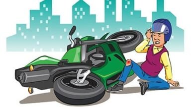 Photo of अनियंत्रित हुई बाइक दुर्घटना में एक युवक की दर्दनाक मौत, दो युवक घायल