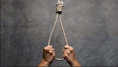 Photo of पति-पत्नी के शव अपने ही घर में फंदे से लटके मिले