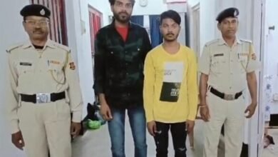 Photo of रेल मार्ग से राज्य के बाहर गांजा की तस्करी करने के आरोप में बिहार के दो युवकों को गिरफ्तार किया गया
