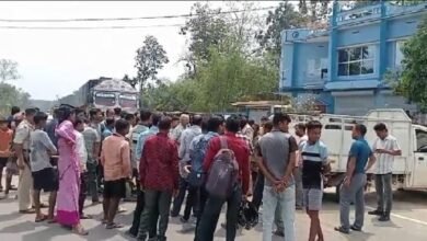 Photo of बिजली सुधार की मांग को लेकर सड़क जाम कर प्रदर्शन किया