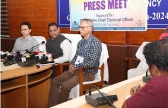 Photo of प्रेस कॉन्फ्रेंस में मुख्य चुनाव अधिकारी, 2-त्रिपुरा पूर्व (एसटी) संसदीय क्षेत्र में रात 8 बजे तक 80.32 फीसदी मतदान हुआ
