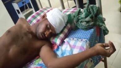 Photo of बिजली पोल से गिरकर एक बिजली मिस्त्री गंभीर रूप से घायल हो गया