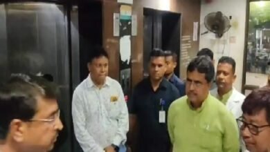 Photo of आईजीएम अस्पताल के दौरे के दौरान मुख्यमंत्री लिफ्ट में फंस गये