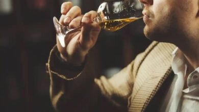 Photo of तीन बच्चों की मां अपने प्रेमी की शराब छुड़ाने के लिए रेलवे ट्रैक पर कूद गई