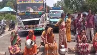 Photo of बिजली और पानी की मांग को लेकर बेतागा साइनबोर्ड क्षेत्र में ग्रामीणों ने राष्ट्रीय राजमार्ग जाम कर दिया