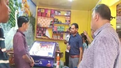 Photo of बाजार में एक्सपायर्ड खाद्य पदार्थों की भरमार है, प्रवर्तन दल जहां भी कदम रख रहे हैं वहां बड़े पैमाने पर अनियमितताएं देखने को मिल रही हैं